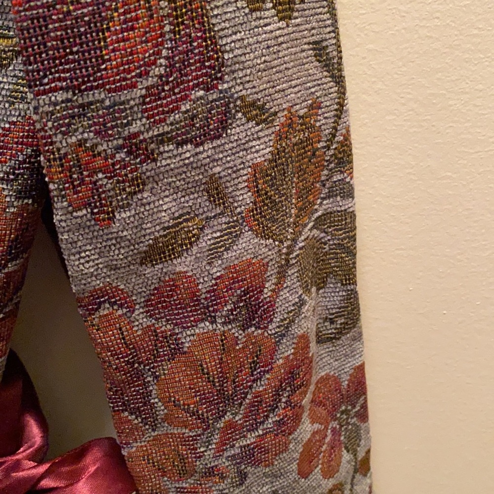 I am selling a jacket - Picture 3 of 3